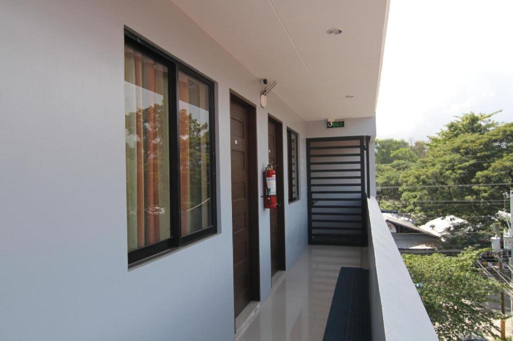 Dino Residences Dumaguete City Экстерьер фото